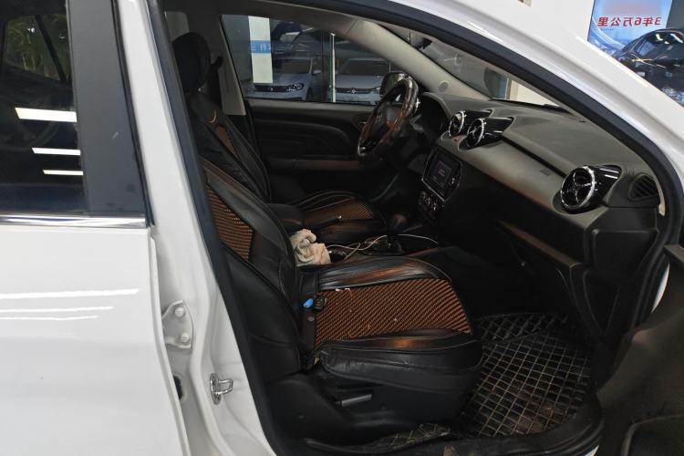 Used Soueast DX3 2016 1.5T CVT Prestige Edition Right Front Seat