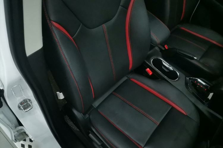 Used Soueast DX3 2016 1.5T CVT Prestige Edition Right Front Seat