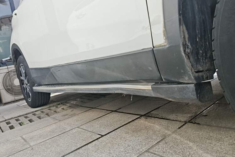Used Soueast DX3 2016 1.5L Manual Luxury Edition Right Side Sill