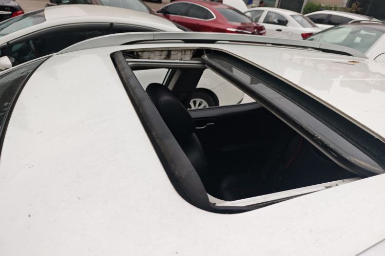 Used Soueast DX3 2016 1.5L Manual Luxury Edition Roof