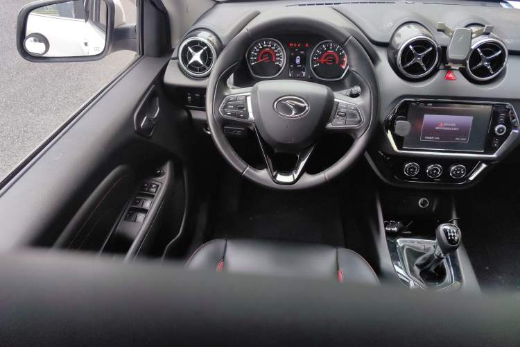 Used Soueast DX3 2016 1.5L Manual Luxury Model Steering Wheel