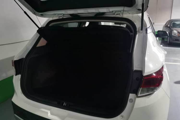 Used Soueast DX3 2016 1.5L Manual Flagship Version Trunk