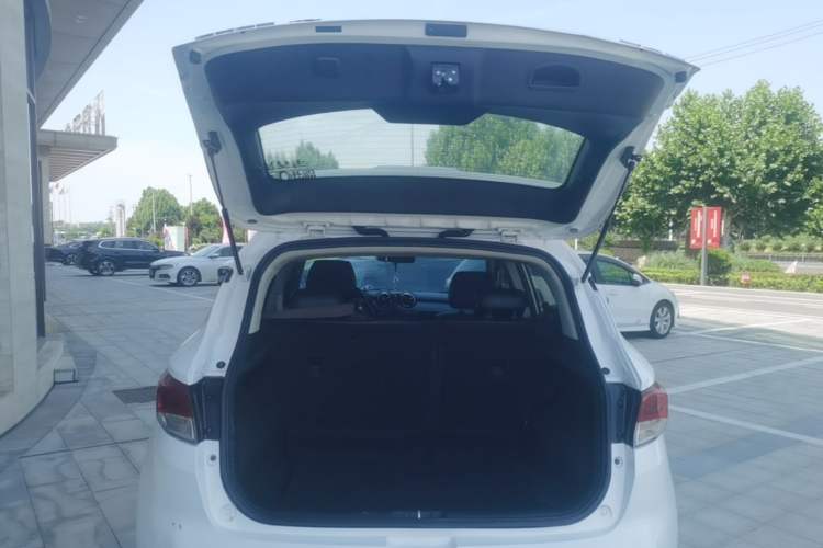 Used Soueast DX3 2016 1.5L Manual Flagship Version Trunk