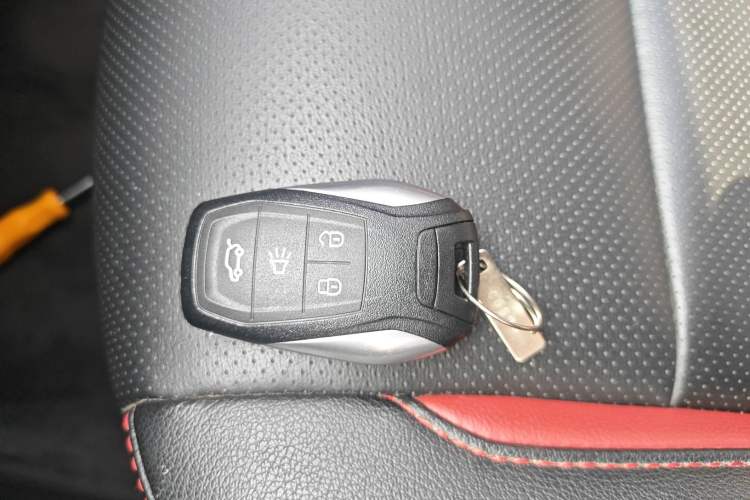 Used Soueast DX3 2016 1.5T CVT Prestige Edition Vehicle Key