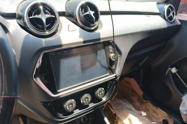 Used Soueast DX3 2016 1.5T CVT Prestige Edition Audio And AC Panel