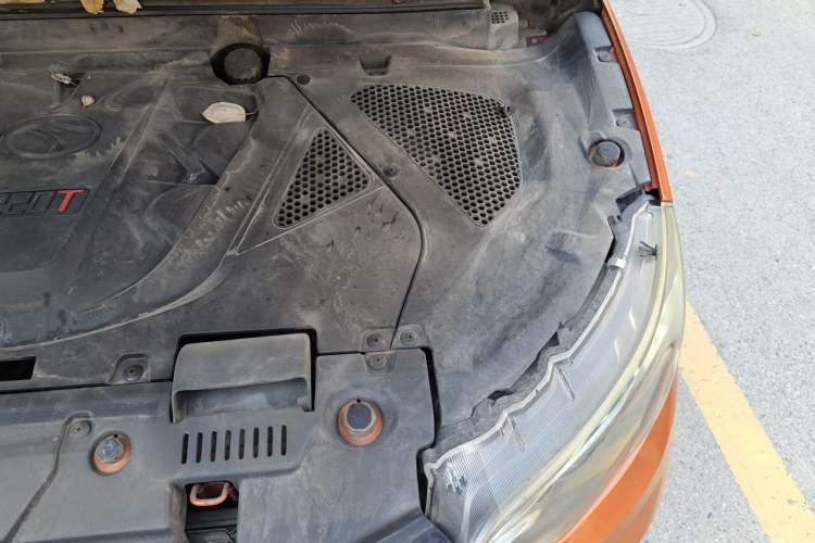 Used Soueast DX3 2016 1.5T CVT Flagship Model Engine Bay Left