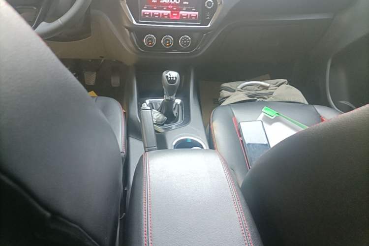 Used Soueast DX3 2016 1.5L Manual Flagship Version Gear Lever