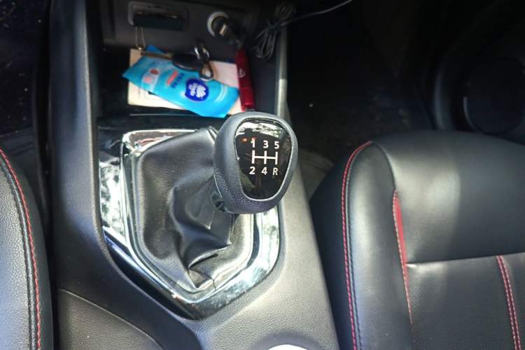 Used Soueast DX3 2016 1.5L Manual Luxury Edition Gear Lever