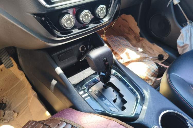 Used Soueast DX3 2016 1.5T CVT Prestige Edition Gear Lever