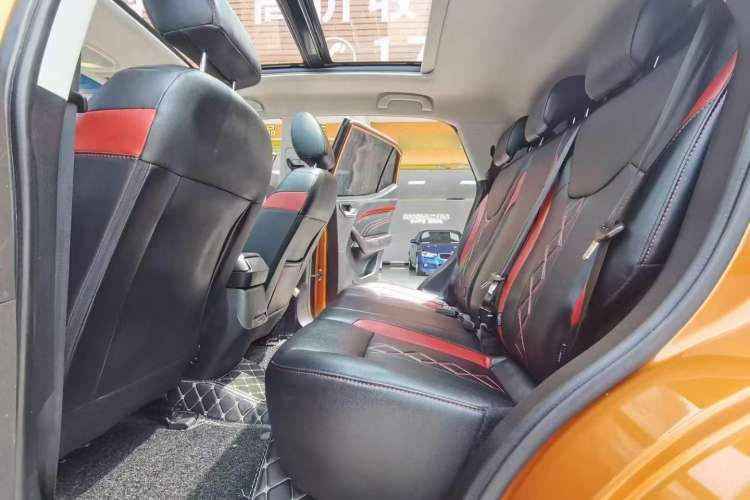 Used Soueast DX3 2016 1.5T SRG CVT Flagship Edition Interior 2