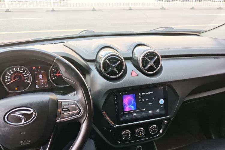 Used Soueast DX3 2016 1.5T CVT Flagship Model Interior 2
