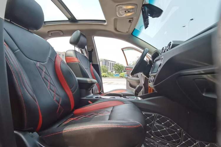 Used Soueast DX3 2016 1.5T SRG CVT Flagship Edition Interior 4
