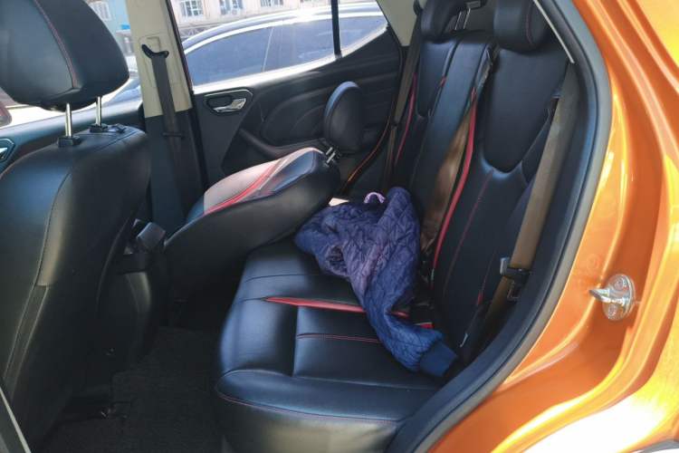 Used Soueast DX3 2016 1.5T CVT Prestige Edition Left Rear Seat