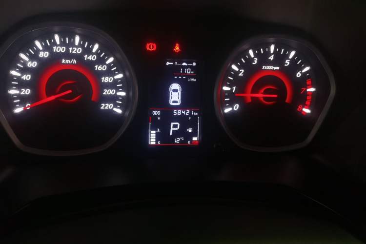 Used Soueast DX3 2016 1.5T CVT Flagship Model Odometer Close Up