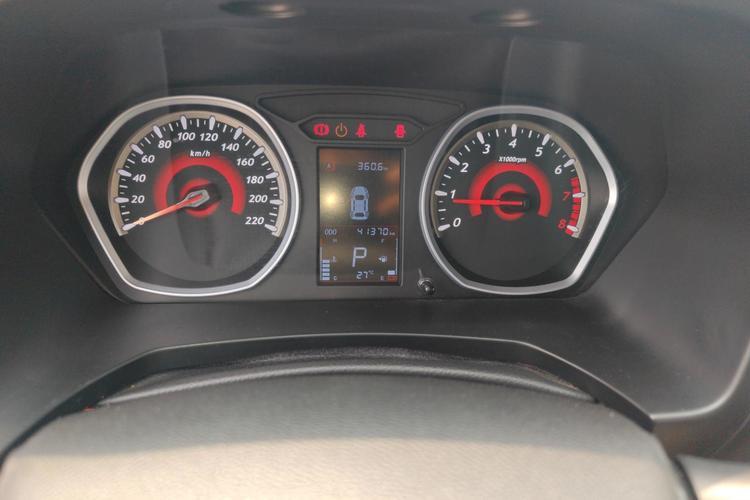 Used Soueast DX3 2016 1.5T CVT Prestige Edition Odometer Close Up