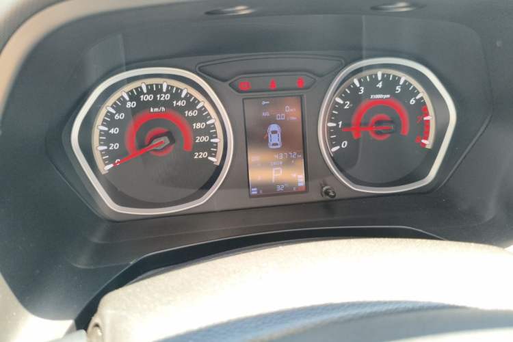 Used Soueast DX3 2016 1.5T CVT Prestige Edition Odometer Close Up