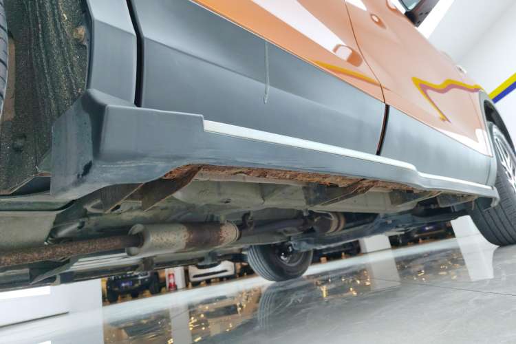 Used Soueast DX3 2016 1.5L Manual Luxury Model Right Side Sill