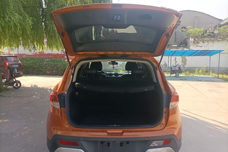 Used Soueast DX3 2016 1.5L Manual Flagship Version Trunk