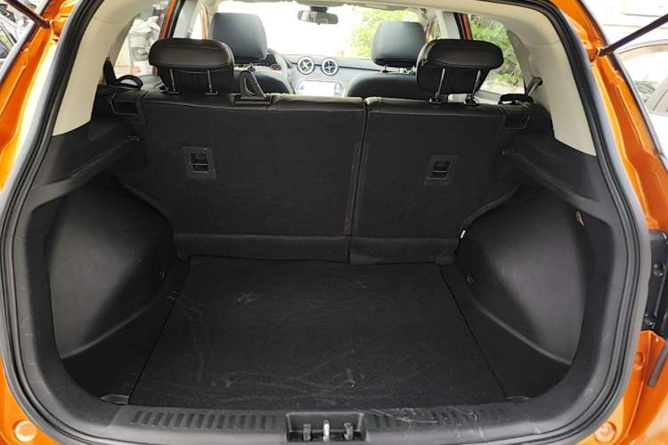 Used Soueast DX3 2016 1.5T CVT Flagship Model Trunk