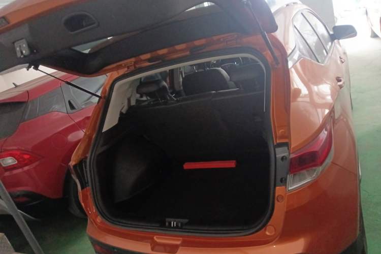 Used Soueast DX3 2016 1.5T CVT Flagship Model Trunk