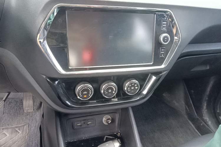 Used Soueast DX3 2018 1.5L Manual Luxury Model Audio And AC Panel