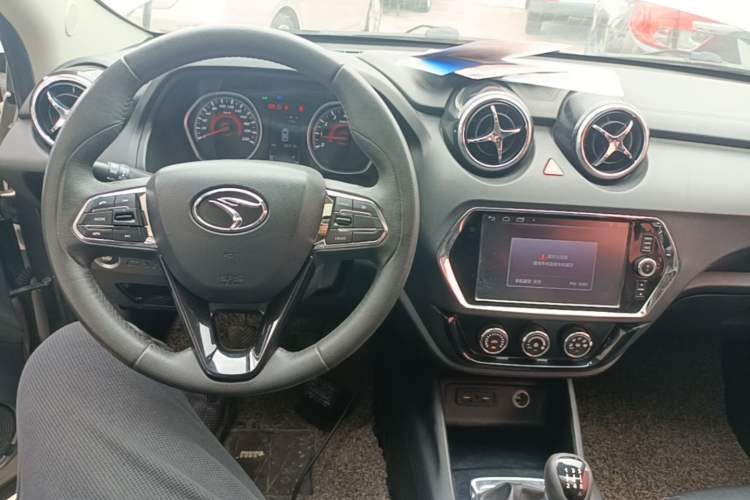 Used Soueast DX3 2018 1.5L Manual Luxury Model Center Console