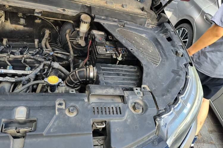 Used Soueast DX3 2018 1.5L Manual Luxury Model Engine Bay Left