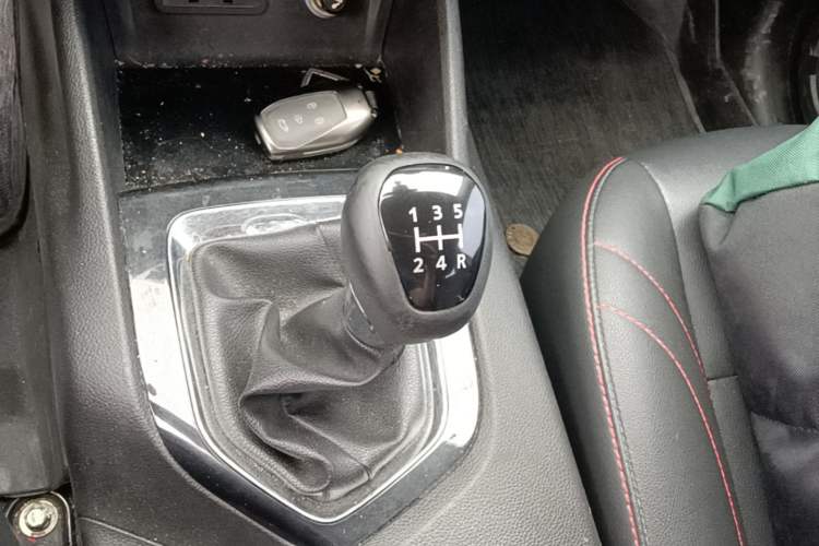 Used Soueast DX3 2018 1.5L Manual Luxury Model Gear Lever