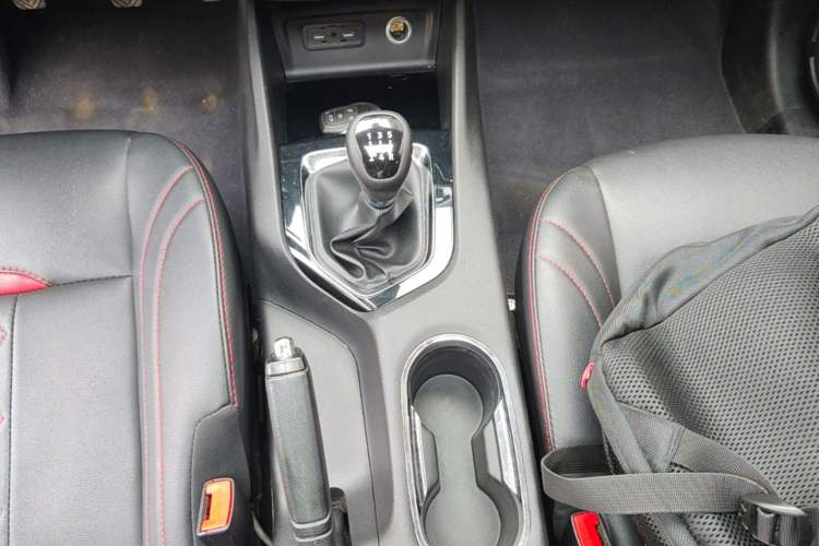 Used Soueast DX3 2018 1.5L Manual Luxury Model Gear Lever