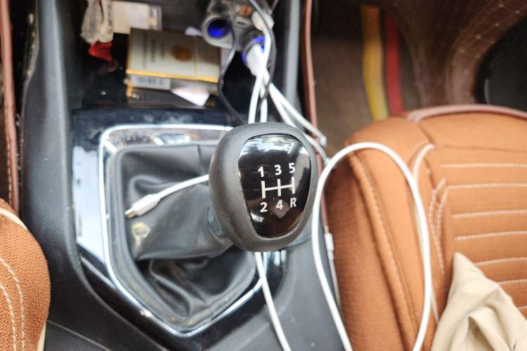 Used Soueast DX3 2018 1.5L Manual Luxury Model Gear Lever