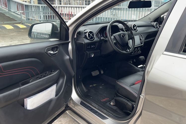 Used Soueast DX3 2018 1.5T CVT Luxury Model Interior 2