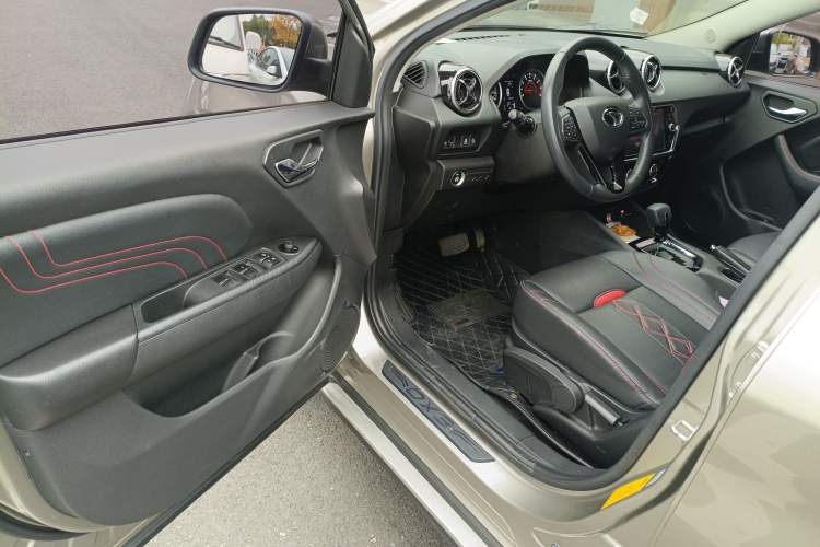 Used Soueast DX3 2018 1.5T CVT Luxury Model Interior 3
