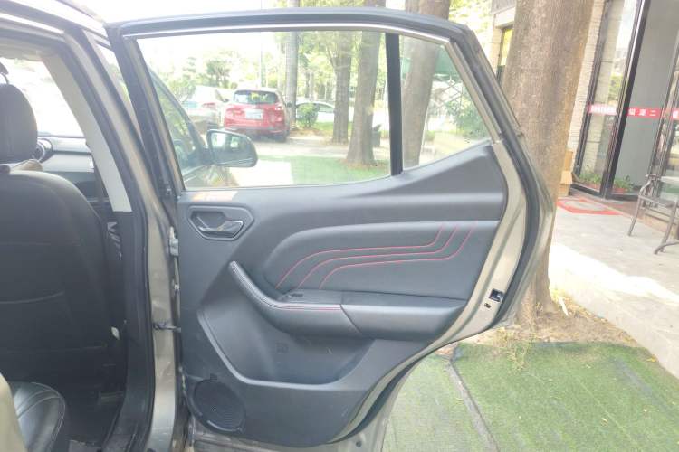 Used Soueast DX3 2018 1.5T CVT Luxury Model Interior 6