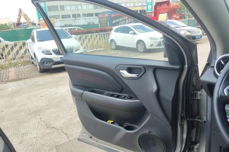 Used Soueast DX3 2018 1.5T CVT Luxury Model Interior 7