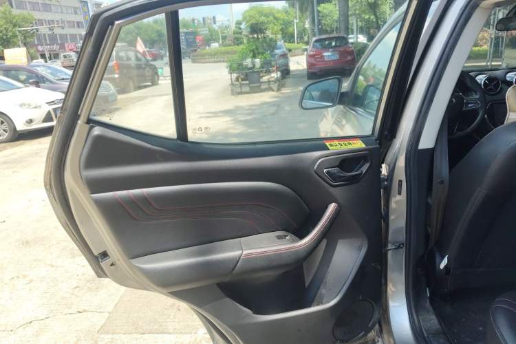 Used Soueast DX3 2018 1.5T CVT Luxury Model Interior 8