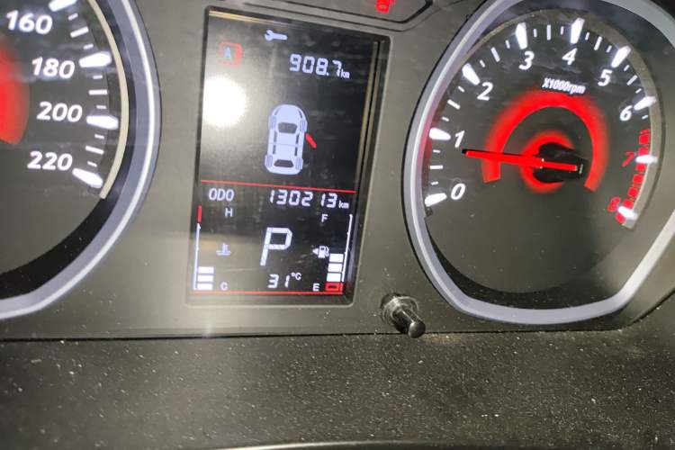 Used Soueast DX3 2018 1.5T CVT Luxury Model Odometer Close Up