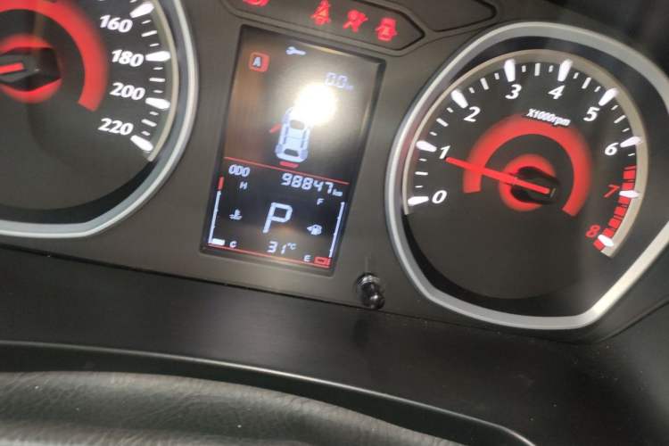 Used Soueast DX3 2018 1.5T CVT Luxury Model Odometer Close Up