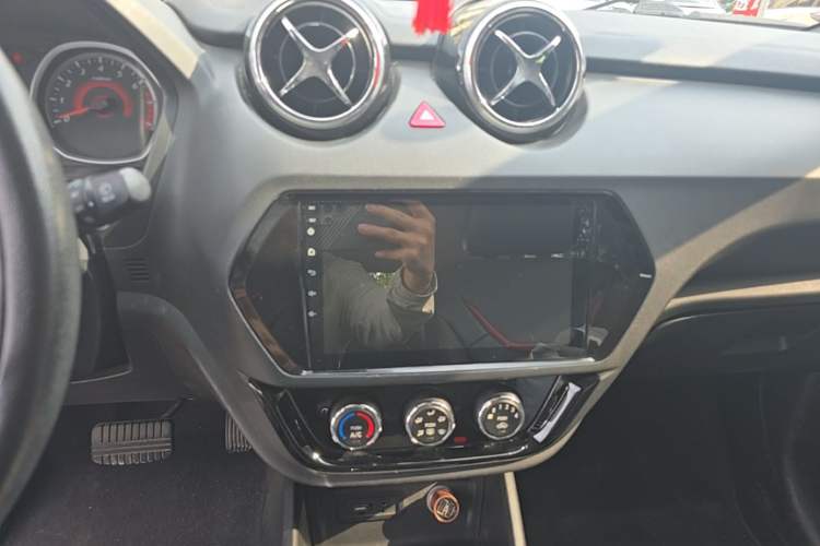 Used Soueast DX3 2018 1.5T CVT Luxury Model Audio And AC Panel