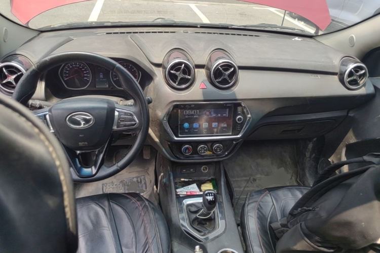 Used Soueast DX3 2018 1.5L Manual Comfort Model Center Console