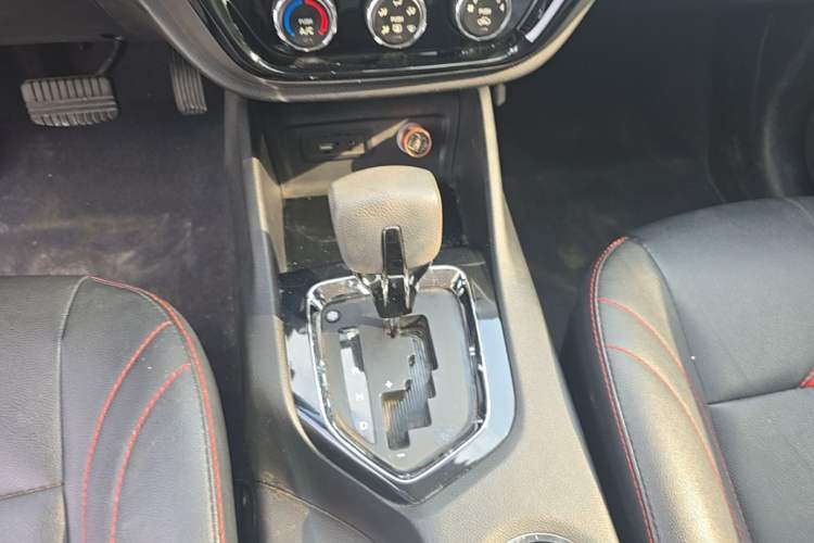 Used Soueast DX3 2018 1.5T CVT Luxury Model Gear Lever