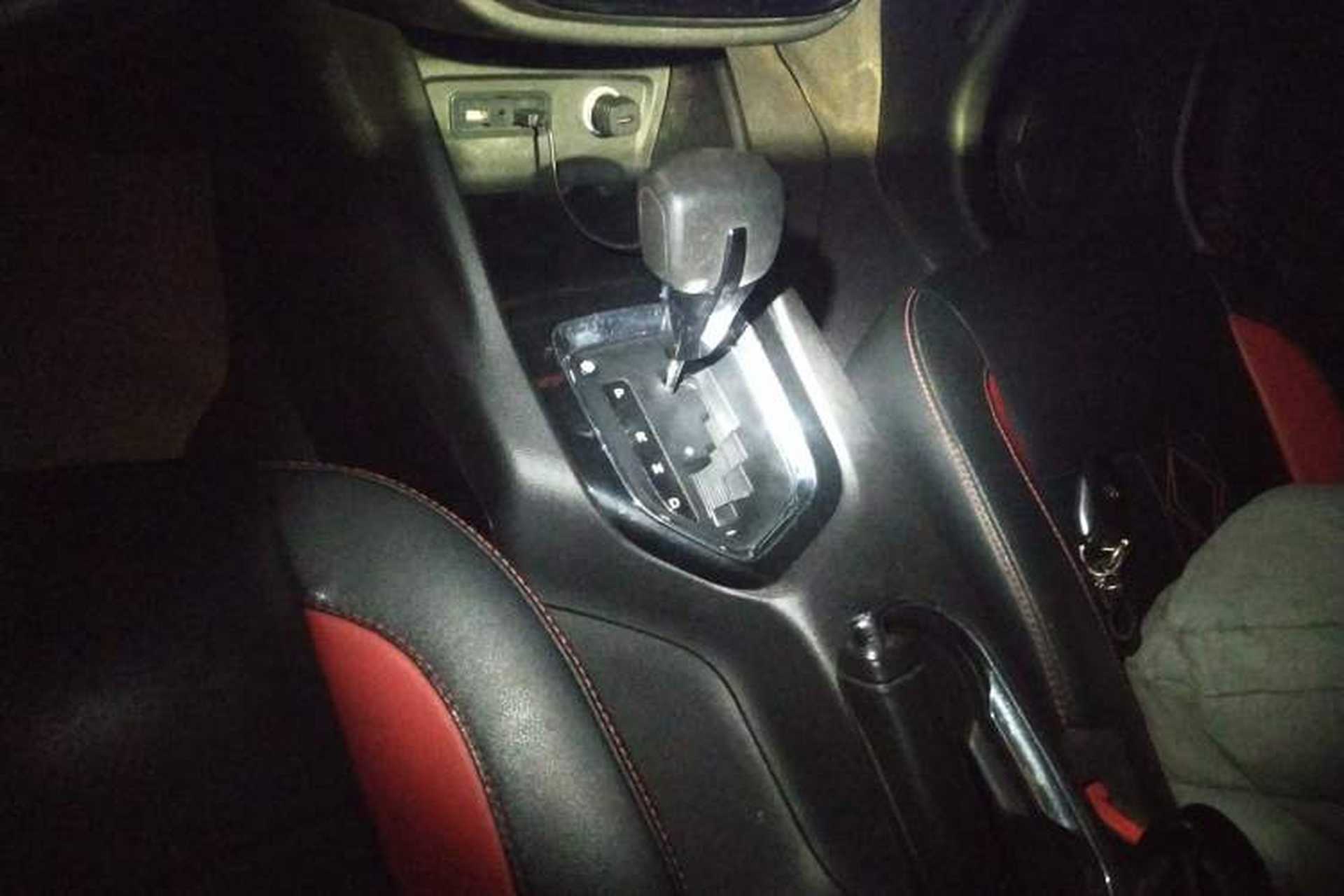 Used Soueast DX3 2018 1.5T SRG CVT Flagship Model Gear Lever