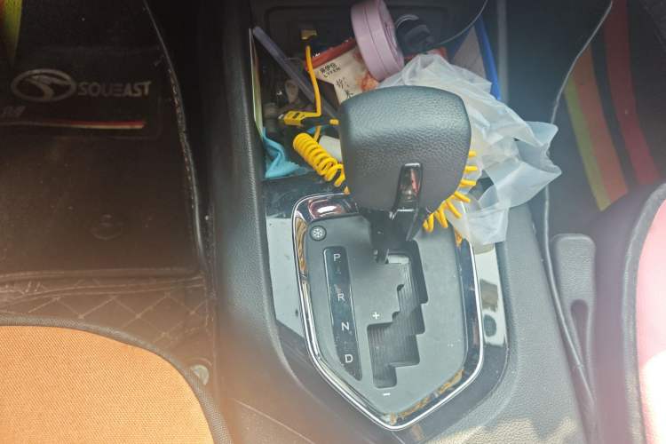 Used Soueast DX3 2018 1.5T CVT Flagship Edition Gear Lever