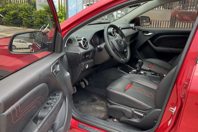 Used Soueast DX3 2018 1.5L Manual Luxury Model Interior 2