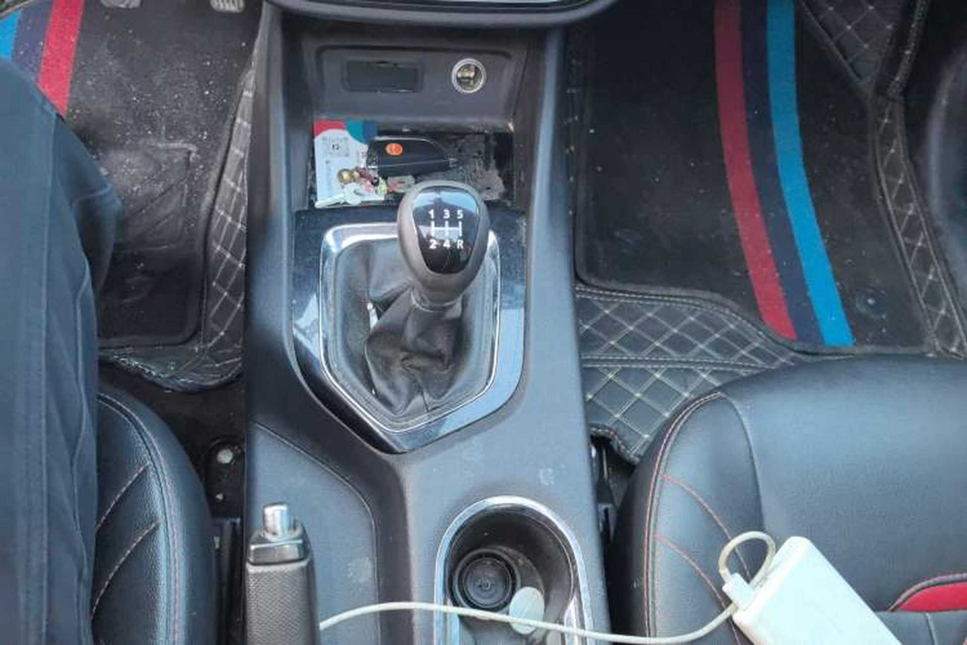 Used Soueast DX3 2018 1.5L Manual Luxury Model Gear Lever