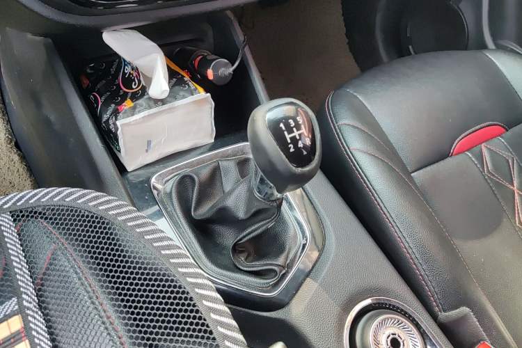 Used Soueast DX3 2018 1.5L Manual Luxury Model Gear Lever