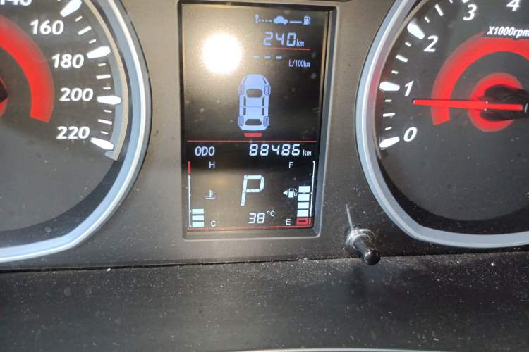 Used Soueast DX3 2018 1.5T CVT Luxury Model Odometer Close Up