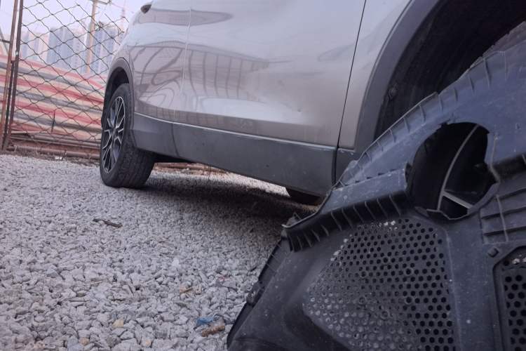 Used Soueast DX3 2018 1.5L Manual Luxury Model Right Side Sill