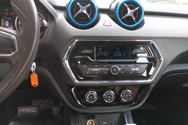 Used Soueast DX3 2018 EV400 Elite Edition Audio And AC Panel