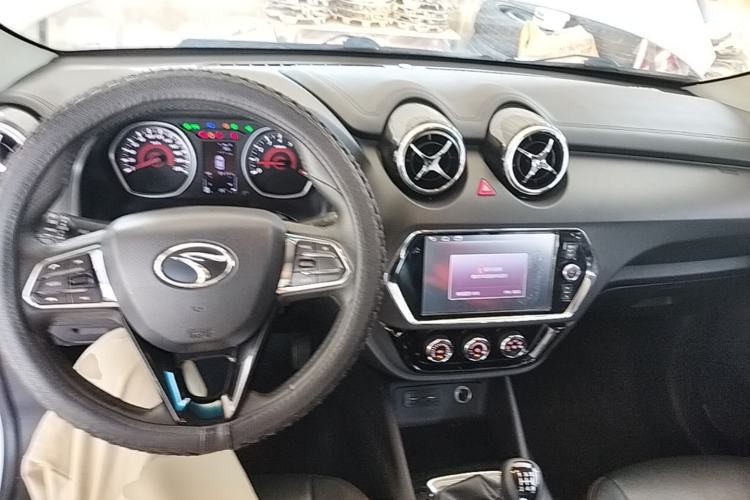 Used Soueast DX3 2018 1.5L Manual Luxury Model Center Console