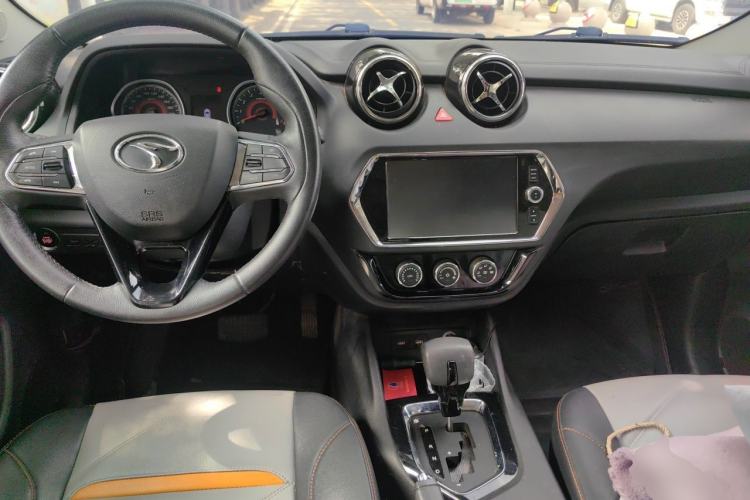 Used Soueast DX3 2018 1.5T CVT Luxury Model Center Console